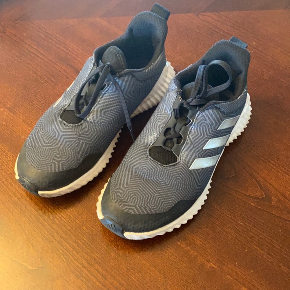 Kids adidas tennis shoes